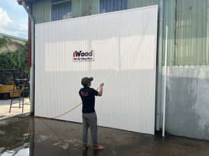 Tấm lam sóng nhựa iWood không chỉ có khả năng chống thấm nước