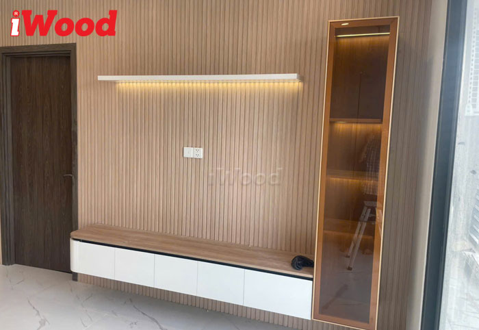 Ốp tường phòng khách bằng tấm ốp than tre iWood