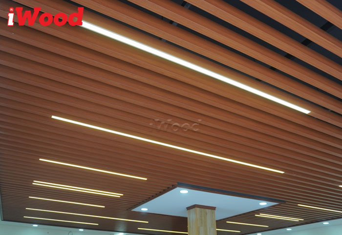 Thanh lam nhựa iWood ốp trần kết hợp đèn Led