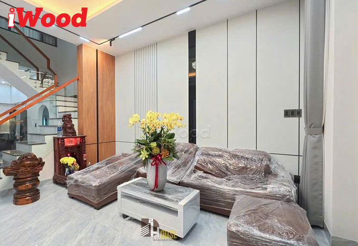 Mẫu thiết kế phòng họp với tấm ốp than tre iWood 2026